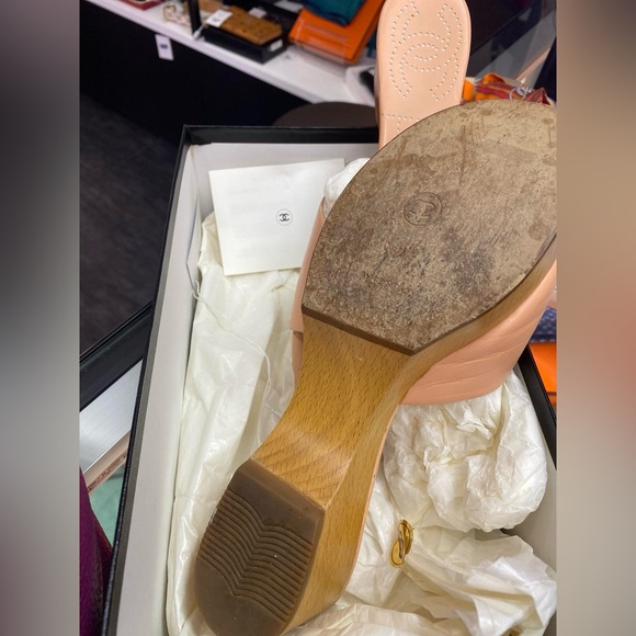 Chanel Vintage Leather and Wood Slides in Peach Color-size 7.5 - Picture 4 of 15